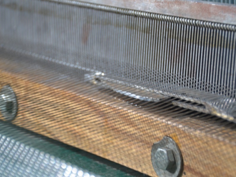 Analysis of the phenomenon of hooking off when the weft yarn is fine